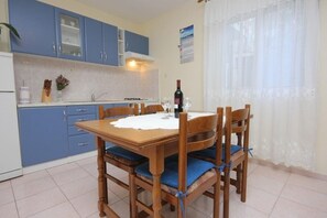 Apartment (A2) | Private kitchen | Fridge, oven, stovetop, dishwasher - Apartments Zoki (Vis)