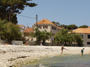 Beach nearby - Apartments Piv (Sutivan)