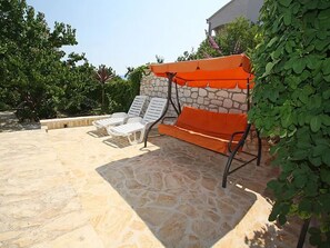 Courtyard - Apartment Mari (Supetar)