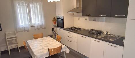 公寓 (A1) | 私人厨房 | 冰箱、微波炉、烤箱、炉灶