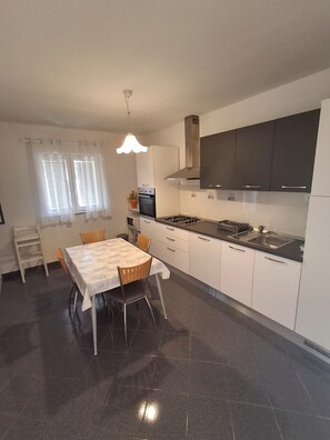 Private kitchen - Apartments Marino (Supetar)