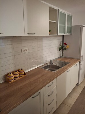Apartment (A2) | Private kitchen - Apartments Marino (Supetar)