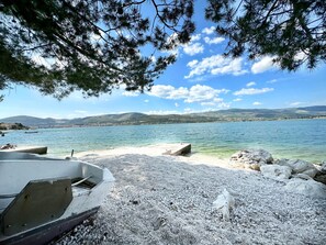 Beach nearby - Apartments Vini (Trogir)