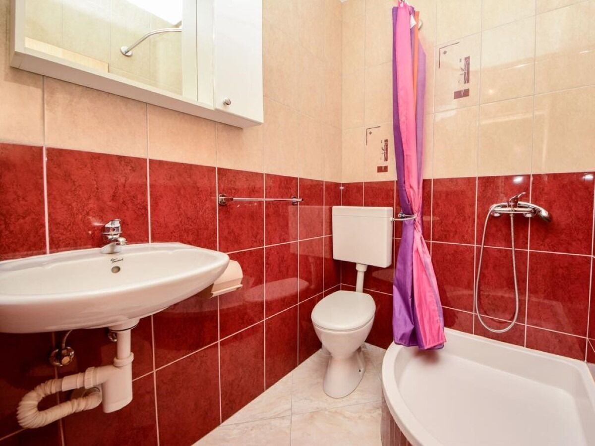 A bathroom with a sink, toilet, and bathtub.
