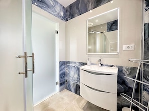 Apartment (A4) | Badezimmer | Dusche