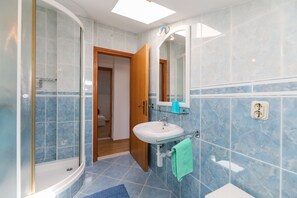 Apartment (A1) | Bathroom - Apartment Ana (Supetar)