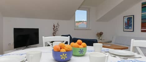 Apartment (A1) | Private kitchen | Fridge, microwave, stovetop, electric kettle