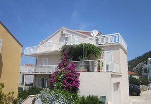 Building design - Apartments and Room Dar (Hvar)