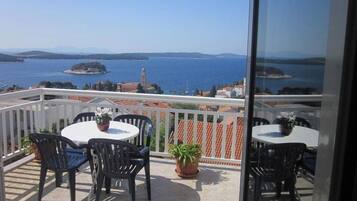 Room (S3) | Terrace/patio