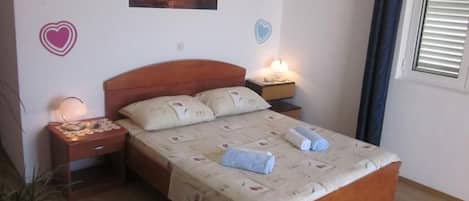 Room (S3) | Free WiFi