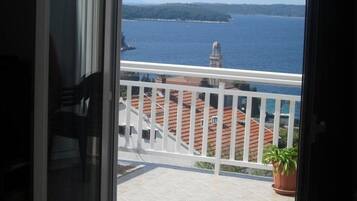 Room (S3) | Terrace/patio