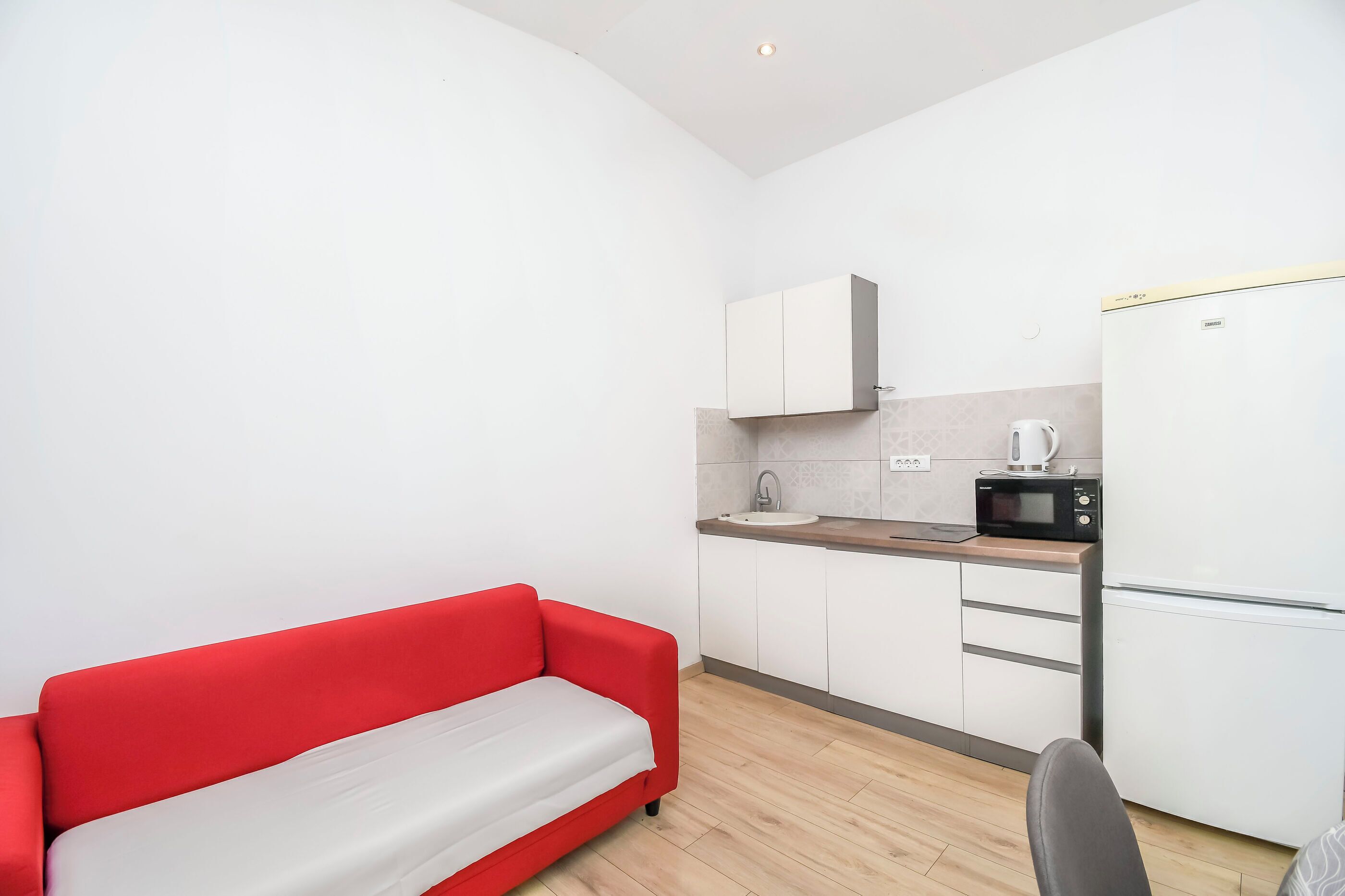 Apartment (A3) | Eigene Küche | Kühlschrank, Mikrowelle, Herdplatte, Kochgeschirr/Geschirr/Besteck