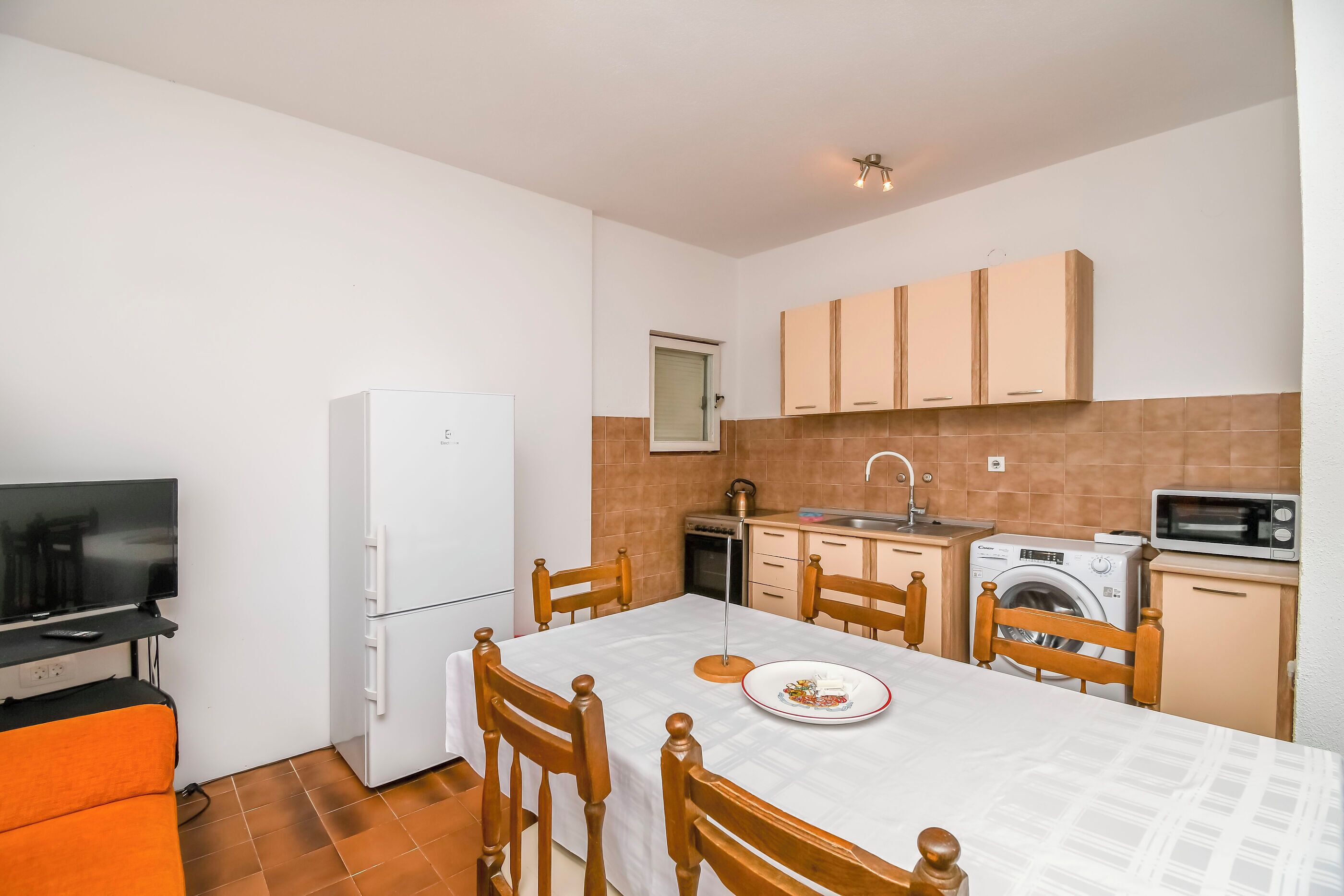 شقة (A1) | مطبخ خاص | ثلاجة، ميكروويف، موقد طهي مسطح، غلّاية كهربائية