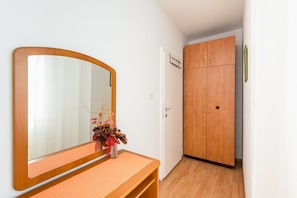 Apartment (A1) | Iron/ironing board, free WiFi - Apartments Goge (Gradac)