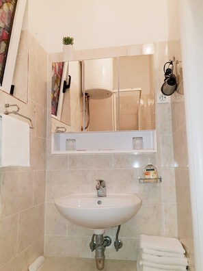 Studio (A2) | Bathroom | Shower