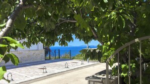 Free self-parking - Apartments Vinko (Primosten)