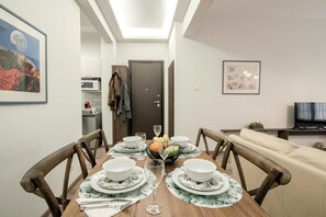 Dining - Socrates - Premium Athenian Apartment near Acropolis (Athina)
