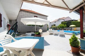 Apartment (A2) | Terrace/patio - Apartment Den (Tribunj)