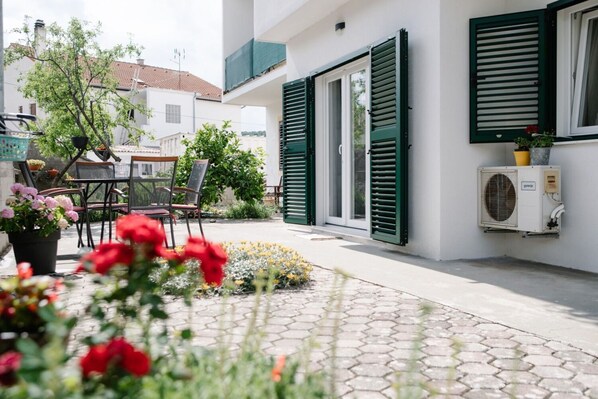 Apartment (A1) | Terrace/patio - Apartments Petri (Tisno)