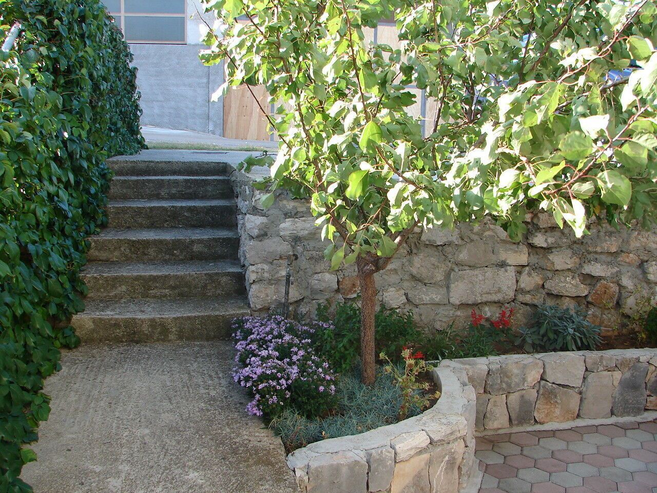 المنشأة من الخارج