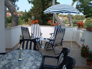 Apartment (A2) | Terrace/patio - Apartments Dinka (Supetar)
