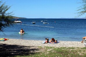 Beach - Apartments Dinka (Supetar)