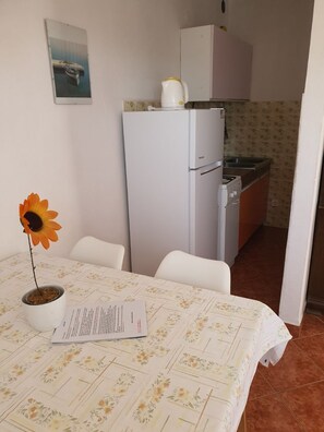 Apartment (A4) | Dining - Apartments Nina (Seget)