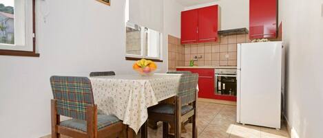 Apartment (A2) | Private kitchen | Fridge, stovetop, espresso maker, cookware/dishes/utensils