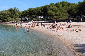 Gần bãi biển