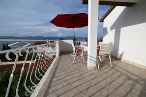 Apartemen (A3) | Teras/patio