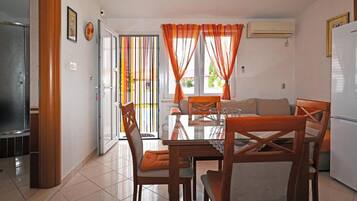 Apartment (A4) | Dining