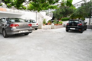 Free self parking - Apartment Mihovilovic (Split)
