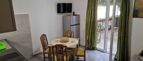 Departamento (A1) | Cocina privada | Refrigerador, horno, parrilla de estufa y cafetera de espresso