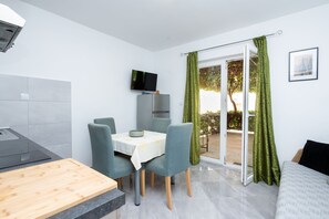 Apartamento (A1) | Cozinha privada | Geladeira, fogão, cooktop, máquina de café expresso