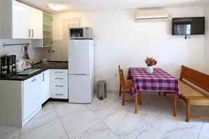 Apartment (A1) | Private kitchen - Apartment Sunce (Marina)
