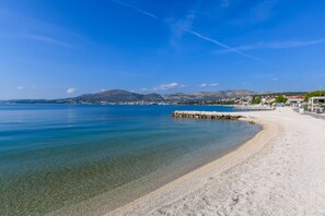 Beach nearby - Apartment Mara (Okrug)