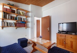 Apartment (A2) | Living room