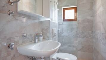 Apartment (A2) | Badezimmer | Badewanne
