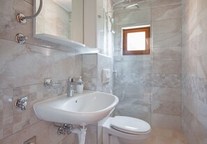 Apartment (A2) | Badezimmer