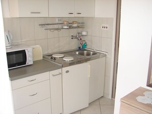 Apartment (A1) | Private kitchen - Apartment Slavica (Supetar)