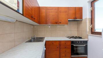 Apartment (A1) | Eigene Küche | Kühlschrank, Mikrowelle, Ofen, Herdplatte