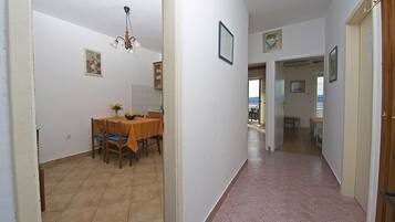 Apartment (A1) | Flur