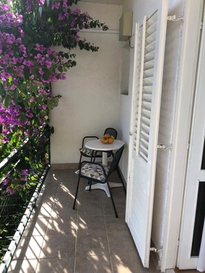 Outdoor dining - Apartments Sini (Makarska)