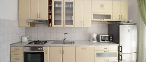 아파트 (A2) | 전용 주방 | 냉장고, 쿡탑, 전기 주전자, 조리 도구/접시/주방 기구