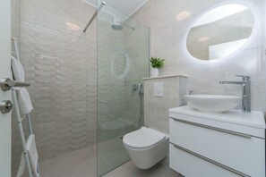 Apartment (A1) | Bathroom | Shower