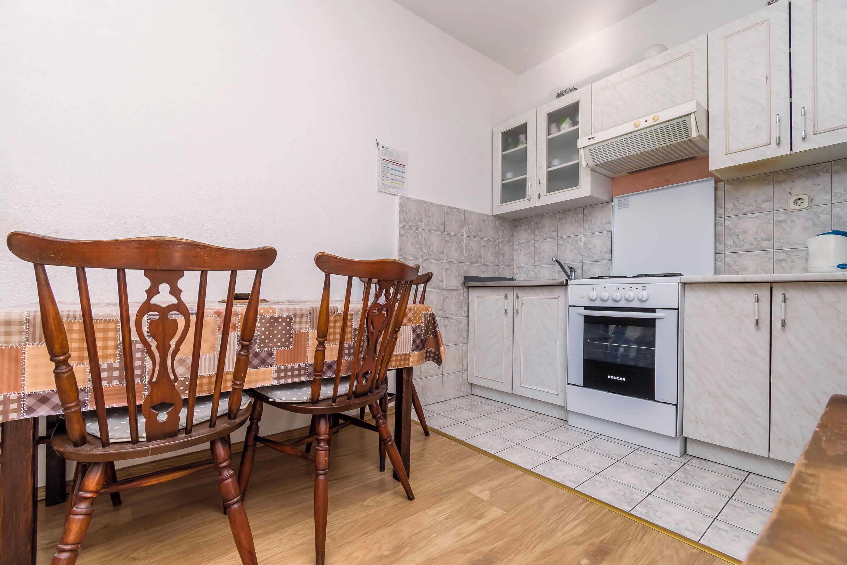 Apartment (A2) | Private kitchen | Fridge, stovetop, cookware/dishes/utensils