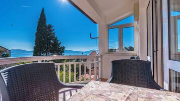 Apartment (A4) | Balkon