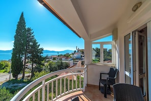 Apartment (A4) | Balcony