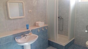 Apartment (A1) | Bathroom - Apartment Simi (Supetar)
