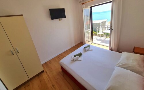 Apartments Tiho